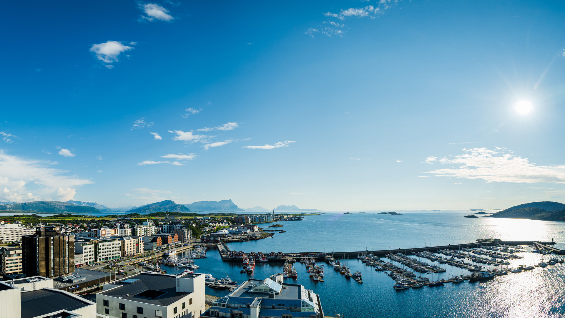 BIlde av båthavna i Bodø tatt fra en høyde